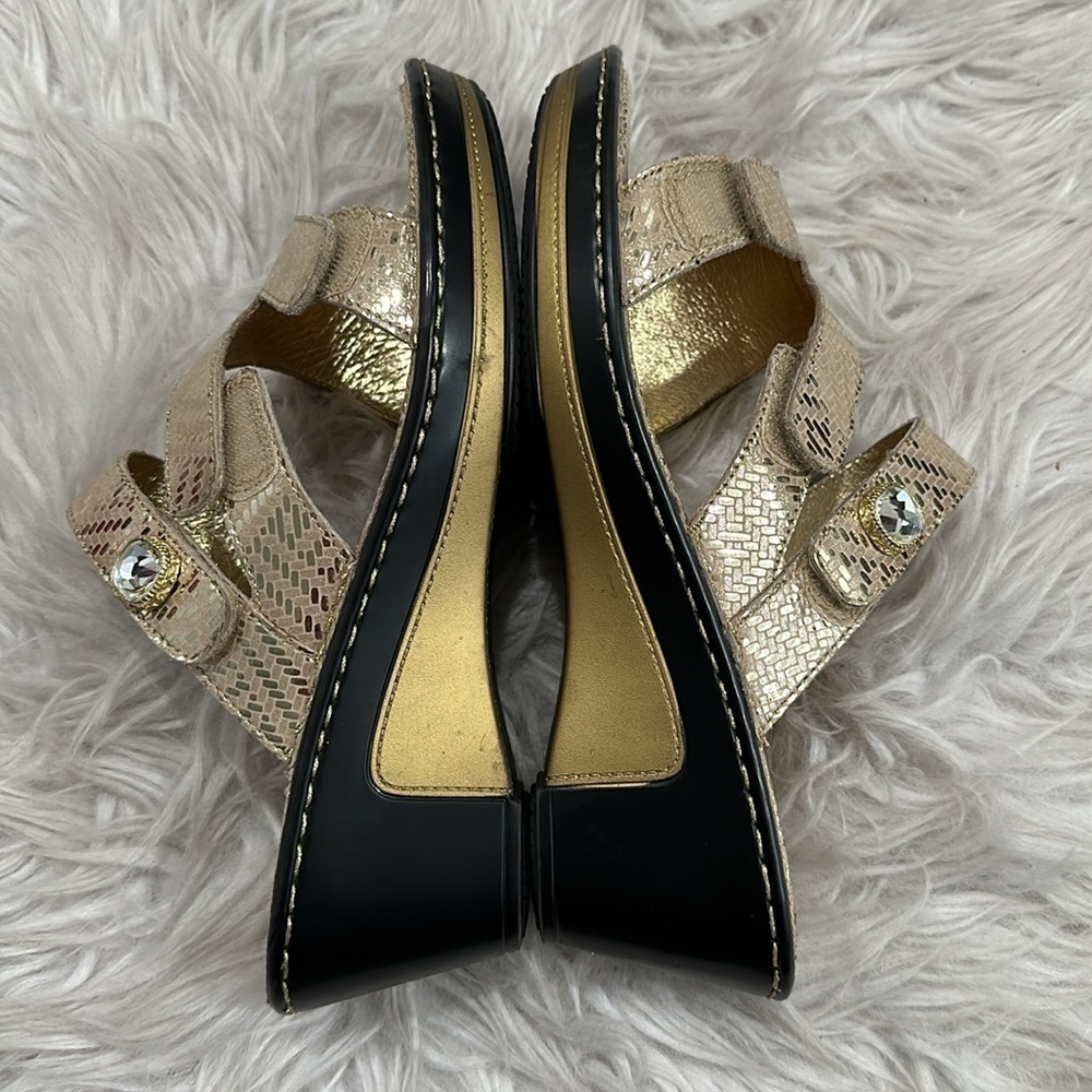 Alegria Dazzler Loti Gold Open Toe Wedge Sandal Slide Sz 38 - Picture 7 of 16